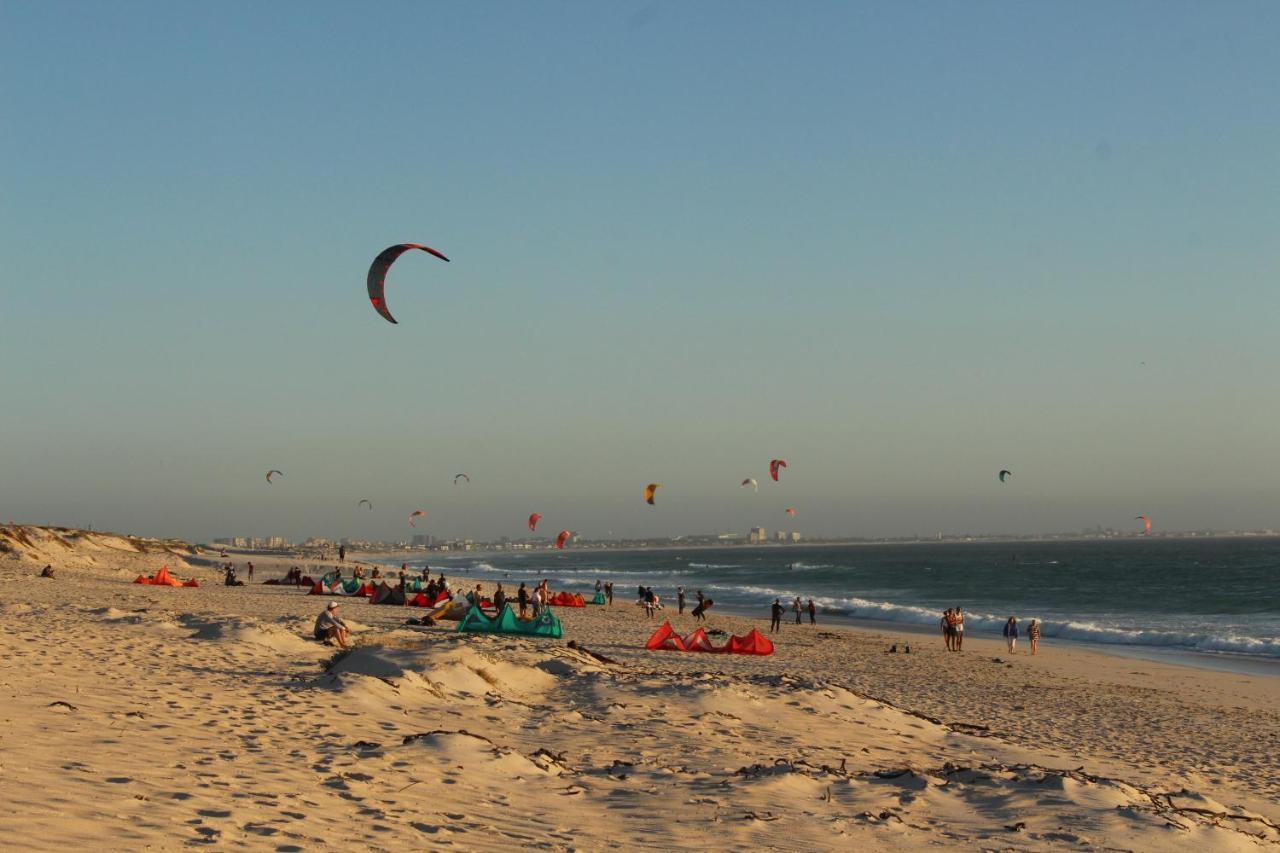 Sea Breeze Apartments Bloubergstrand Exteriör bild
