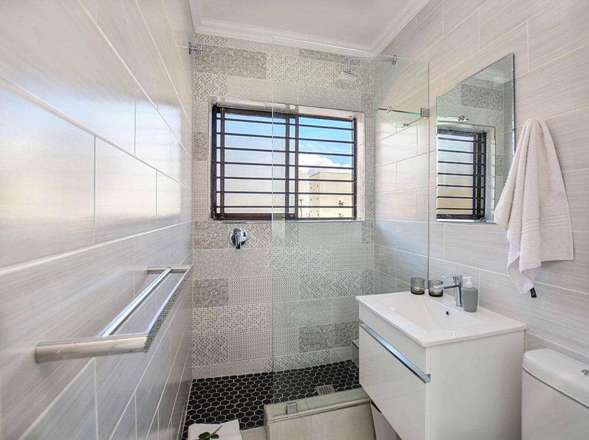 Sea Breeze Apartments Bloubergstrand Exteriör bild
